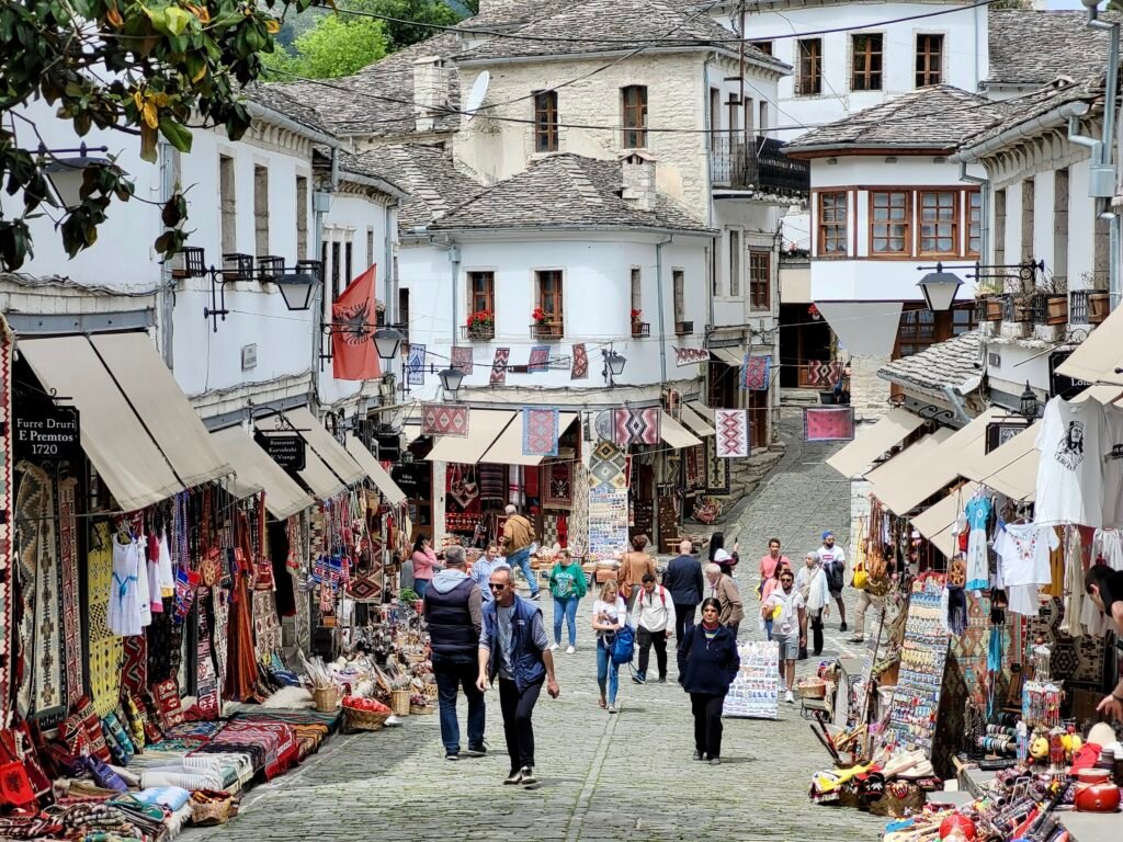 Albānijas ceļojums - Gjirokaster - Escaperies